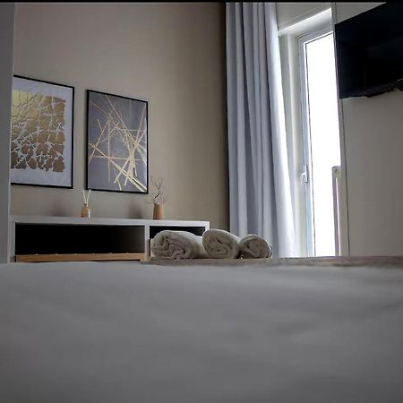 Fd Apartments - Zoe Prestigioso Appartamento Vicino Alla Stazione E Al Centro Монополи Екстериор снимка