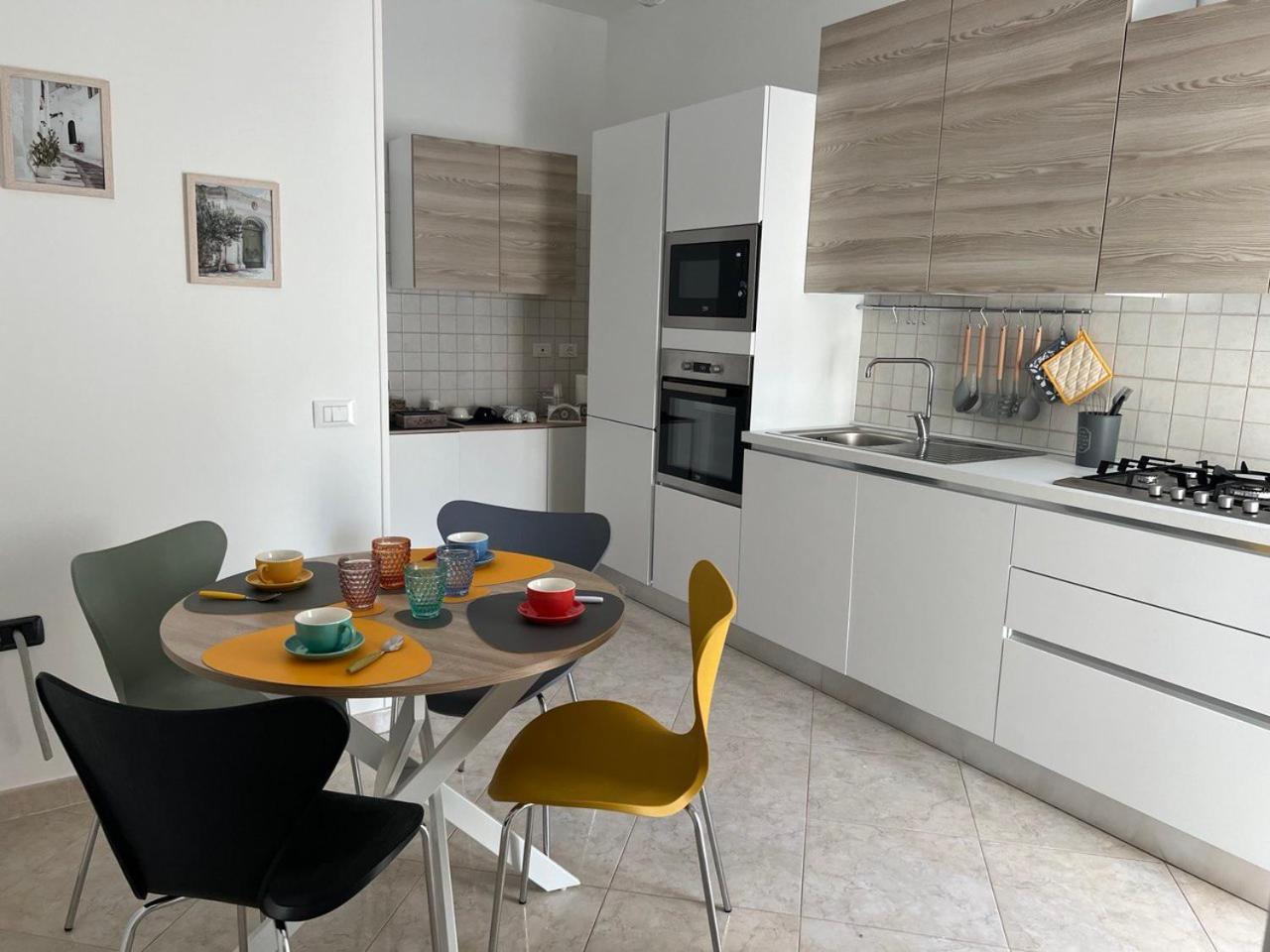 Fd Apartments - Zoe Prestigioso Appartamento Vicino Alla Stazione E Al Centro Монополи Стая снимка