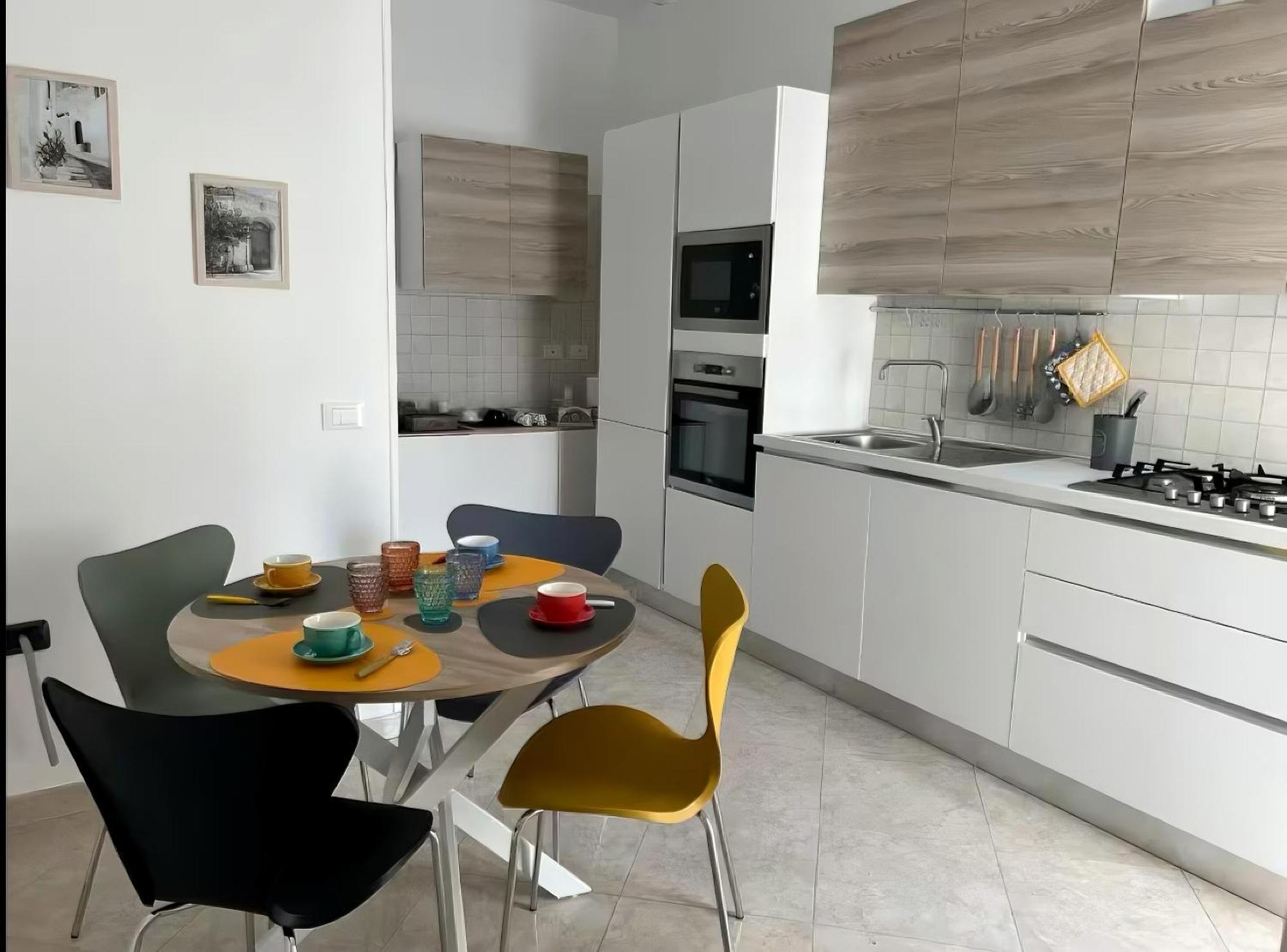 Fd Apartments - Zoe Prestigioso Appartamento Vicino Alla Stazione E Al Centro Монополи Екстериор снимка